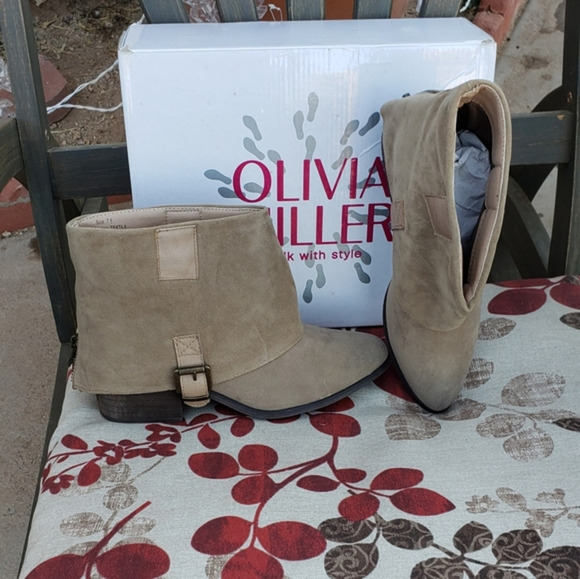 Olivia‎ Miller Cypress Fold-over Buckle Booties - Picture 1 of 11